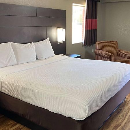 Days Inn By Wyndham Tupelo Exteriér fotografie