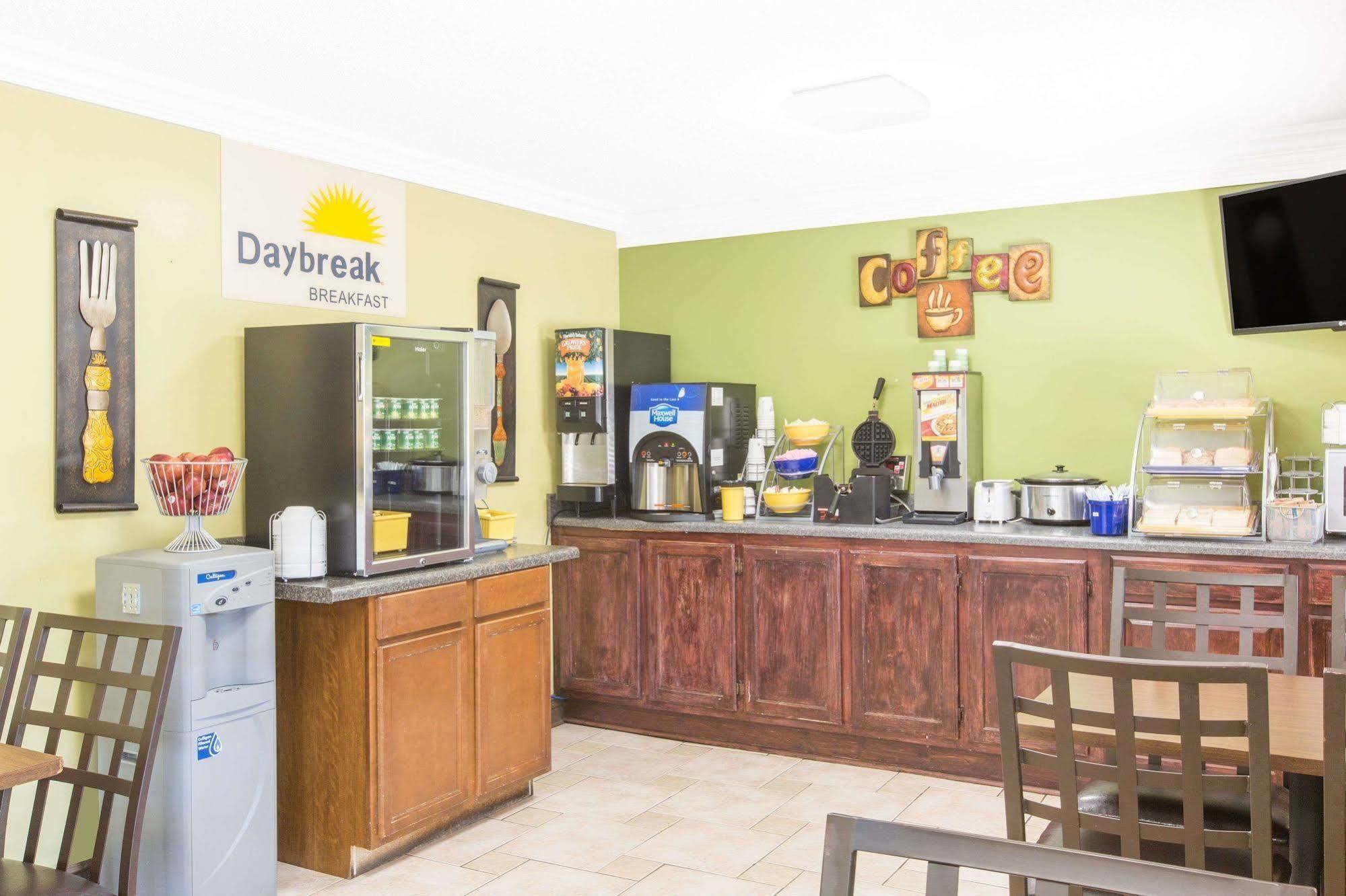 Days Inn By Wyndham Tupelo Exteriér fotografie